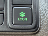 ワンタッチで省燃費走行をサポートするECONスイッチを装備。