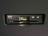 ETCカードを挿入することで高速道路をキャッシュレスで通行。ETCスマートインターチェンジやETC専用インターチェンジが利用できたり、とても便利なアイテムです!保証は修理保証のみとなります。
