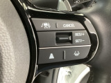 【アダプティブ・クルーズ・コントロール】予め設定した車速内でクルマが自動的に加減速。 前走車との適切な車間距離を維持しながら追従走行し、高速道路でのドライバーの疲労を軽減してくれる嬉しい機能付♪