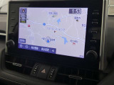 9インチのディスプレイオーディオ装着です。スマホとの通信で様々なサービスが楽しめます。TV視聴にも対応しています。
