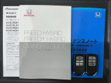 スマートキーは鍵をバッグに入れたままでもドアロックの開閉やエンジンのON・OFFができます。夜間や雨の日も鍵を探さなくて良いので便利です。