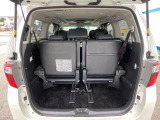 普段のお買い物や通勤、送迎等に十分な荷室スペースを確保しております。セカンドシートを倒すと、大きな荷物の積載も可能です♪