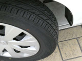 タイヤ残り溝もバッチリ!溝が少ないとスリップしたりブレーキ時の制動距離が長くなってしまいます。交換までまだまだ余裕があるのは経済的にも助かります。