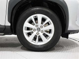 アルミホイールを装備、タイヤサイズは205/65R16です。