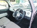 機能的な運転席は運転の妨げにならずストレスを感じさせません。