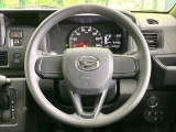 インテリアに合わせたデザインのステアリングは、運転される方のことも考え、運転しやすい形状、大きさです。是非一度、実際に触ってお確かめください。