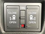 【両側パワースライドドア】スマートキーや運転席のスイッチで後席両側スライドドアの開閉が可能♪電動だから力を入れてドアを開ける必要が無く、小さなお子様でも簡単に開け閉めでき快適です♪
