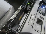スマートフォンのワイヤレス充電機能を搭載しています。