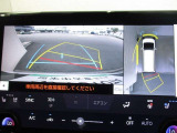 パノラミックビューモニター付きです。車両を上から見たような映像をディスプレイオーディオ画面に表示、運転席からの目線だけでは見にくい、車両周辺の状況をリアルタイムでしっかり確認できます。