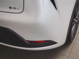 コーナーセンサーを車の前後に装備。障害物までの距離に応じて警告音を変えてお知らせ。縦列駐車時や駐車場・車庫などでの取り回しをサポートします。詳細は販売店スタッフまでおたずねください。