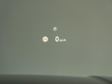 ヘッドアップディスプレイを装備しております。目線を移動することなく運転に必要な情報を目視できますので長距離のドライブの際の疲労を軽減することができます。