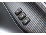 運転席シートポジションメモリー&ドアミラーメモリー機能 あらかじめ登録しておいたシートポジションとともに、ドアミラーの角度を自動的に再現してくれます