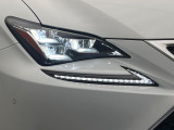 【三眼LEDヘッドライト】スタイリッシュな見た目の三眼LEDヘッドライトを装備♪スタイルだけでなく、夜間の走行も視界良好で安心してお乗りいただけます。