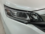 LEDヘッドライトは、点灯の瞬間から最大光量を発揮し、突然暗くなるトンネルなどでの安定感を高めます。