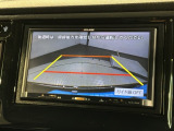 リバースギアに入れるだけで後方の表示へ切り替わります。夜間や雨の日の駐車も楽になりますよ。