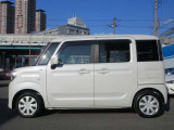 純正ホイールカバーで全体的にデザインがまとまっています。車も人も、オシャレはまずは足元からですね。