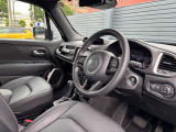 ステアリングを握ればJeepワールドが目の前に広がります!