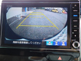 後退や車庫入れ時に安心のバックカメラ付き!夜間や雨天などの視界の悪いシーンでも視えて安心ですね♪