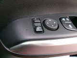 ドアミラーの鏡面の調節、格納は運転席からすべて操作できます!
