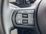 ステアリングスイッチ左側 オーディオリモートコントロールスイッチ、レフトセレクターホイール、発話スイッチ。 ハンドルから手を離さなくても操作ができます!