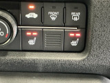 運転席/助手席シートヒーターで寒い日もすぐに温かくなり快適に過ごせます。2段階の温度調整が可能です
