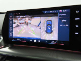 リアビューカメラ。ガイドラインとパークディスタンスコントロールで安全に車庫入れ可能。