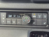 車内環境を自動でコントロールするフルオートエアコン。長距離ドライブも快適です。