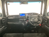 【前方視界】開放的な前方視界!運転がしやすく疲れにくいです♪窓が大きく、見通しがとっても良いおクルマですよ♪