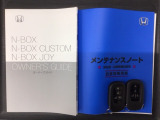 スマートキーは鍵をバッグに入れたままでもドアロックの開閉やエンジンのON・OFFができます。夜間や雨の日も鍵を探さなくて良いので便利です。