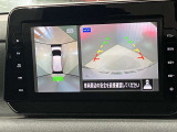 【アラウンドビューモニター】車を上から見下ろしているかのような映像で周囲の状況がひと目で確認、狭い駐車場に駐車するときも安心です♪
