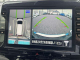 アラウンドビューモニター。上空から見下ろしているような映像で、スムースな駐車をサポートします。