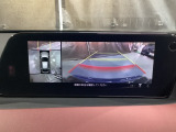 360度モニターは、4つのカメラによる前後左右・俯瞰映像でドライバーからは見えない領域の危険認知をサポート!全周囲の死角を減らし、狭い駐車場や幅寄せ、T字路の進入などの運転の安心感を高めます!
