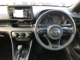 シンプルで使いやすいコクピット。視界性もよく運転しやすいですよ。スイッチ類も使いやすい場所に配置されています。
