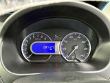 スピードメーターもシンプルで見やすいです。