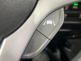 【車線逸脱抑制機能】高速道路走行時、車線からはみ出しそうな時にステアリングを制御し車線内を走行する様にアシスト。より安全な運転をサポートしてくれます!