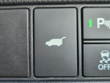運転席から電動でテールゲートを開閉できる操作スイッチです。荷物の積み降ろしを快適にアシストします。
