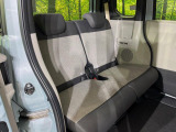 後部座席も気になるようなキズ・汚れやへたり等、大きなダメージはなく、良好な状態です。