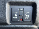 両側電動スライドドアのスイッチ付です。車内からもスイッチひとつで楽にドアの開閉が可能です。電動なので開閉時に力を使う必要がなく、半ドアになることもありません!