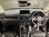 安全運転と情報操作を両立する運転席まわり。さまざまな情報を扱いながら正しい姿勢で安全に運転できることを追求したコックピット!