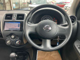 使いやすく安全な操作性と良好な視界を実現した運転席!