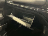 【グローブボックス】十分な収納スペースです。小物入れに最適♪