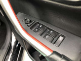 電動格納式ドアミラー付き。 狭い駐車場へ停めた時に、ボタン1つで左右のミラーをたたむ事ができます。