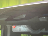 【トヨタセーフティセンス】走行中に前方の車両等を認識し、衝突しそうな時は警報とブレーキで衝突回避と被害軽減をアシスト。より安全にドライブをお楽しみいただけます。