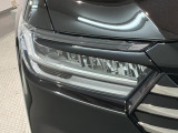 LEDヘッドライトは、点灯の瞬間から最大光量を発揮し、突然暗くなるトンネルなどでの安定感を高めます。