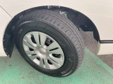 タイヤサイズは195/60R15でタイヤの溝も十分にあります。