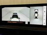 パノラミックビューモニターシステムが付いているので車の上から見た映像が確認できますよ。 一目で車両周辺の情報を確認できますが、直接安全をご確認下さい。