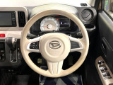 インテリアに合わせたデザインのステアリングは、運転される方のことも考え、運転しやすい形状、大きさです。是非一度、実際に触ってお確かめください。