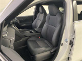 厚みがあって、座り心地のいいシート。運転席も助手席もリラックスしてゆったりと座れます♪