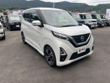 私たちは販売だけのお店では ありません。ご購入後のメンテナンスや車検、もしもの事故の際の対応など、お客様を末永くサポートさせていただくために『近隣のお客様限定』でお車をご案内させていただいております。