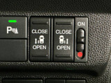 【両側パワースライドドア】両側がパワースライドドアになっており、運転席のスイッチやスマートキーでも開閉が可能です!開口部も広いので乗り降りも楽々♪